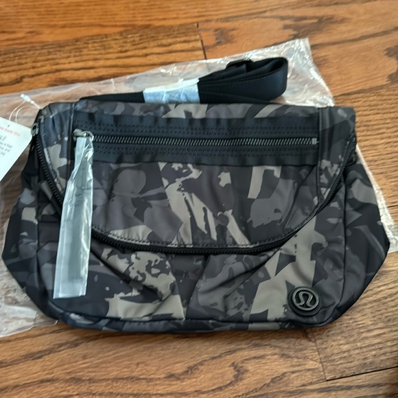lululemon athletica Handbags - Lululemon festival bag